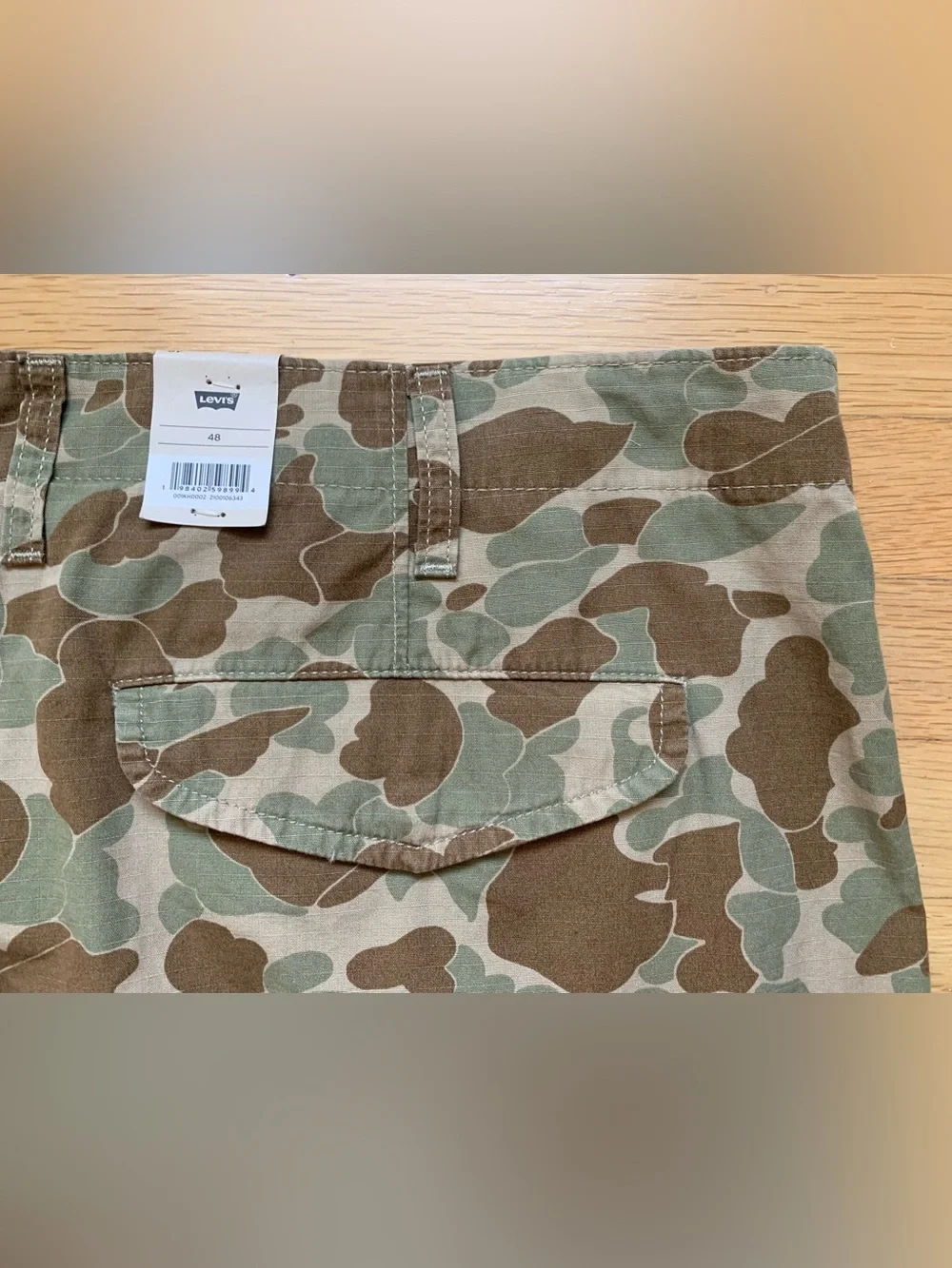NWT Levi's Carrier Cargo Olive & Brown 100% Cotton Camouflage 10” Shorts Size 48